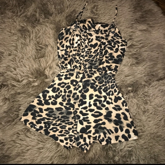 Leopard ruffled romper - Picture 3 of 3